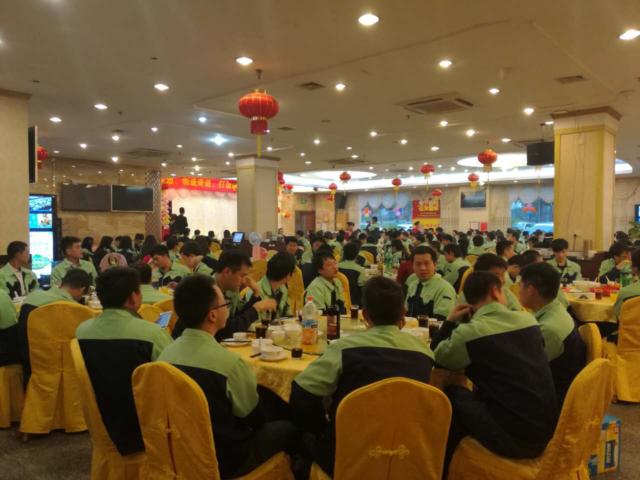 一路（16）有你?一起（17）前行”暨安爾2017年年會盛典